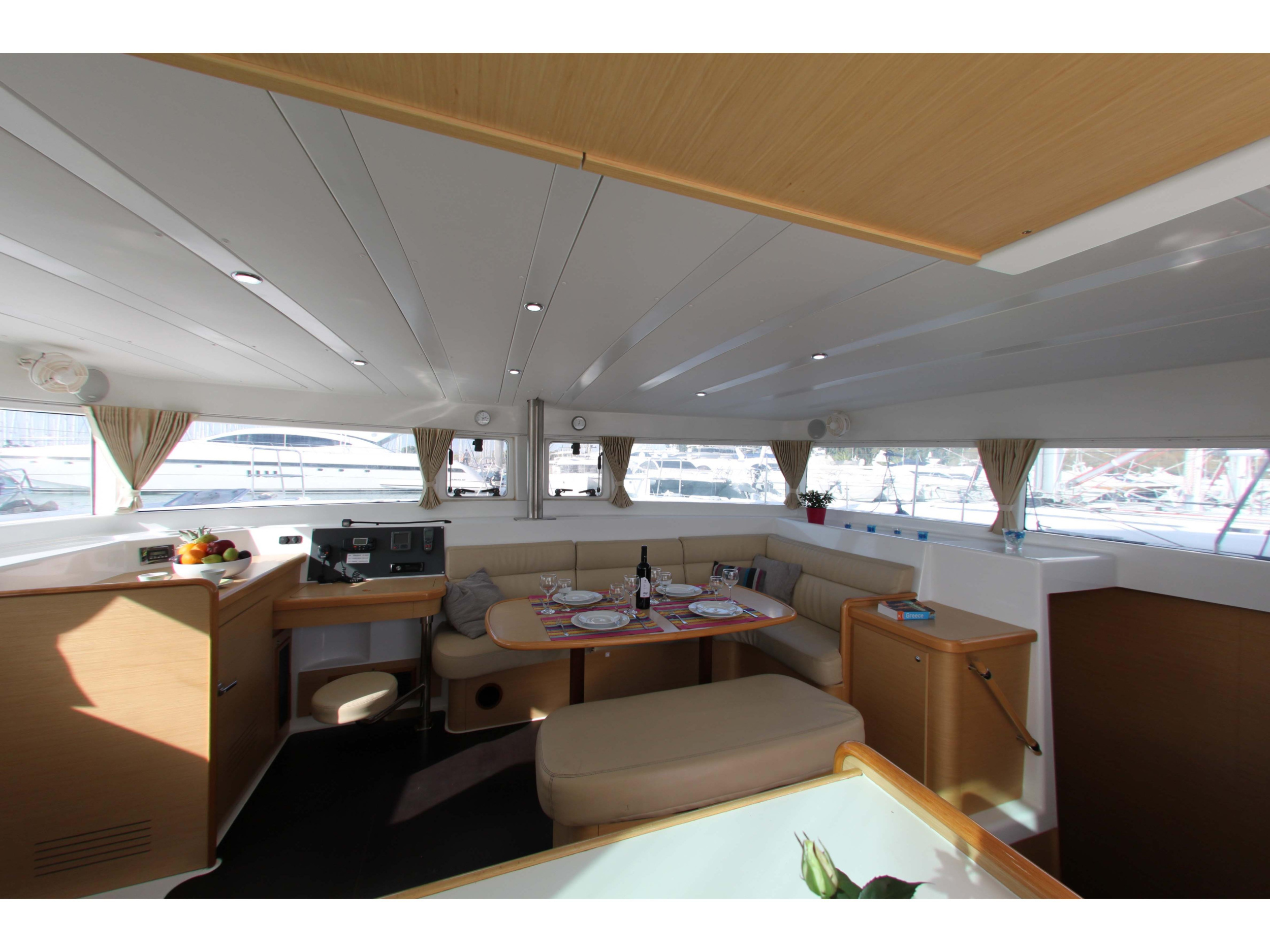 Lagoon 420 — photo 2