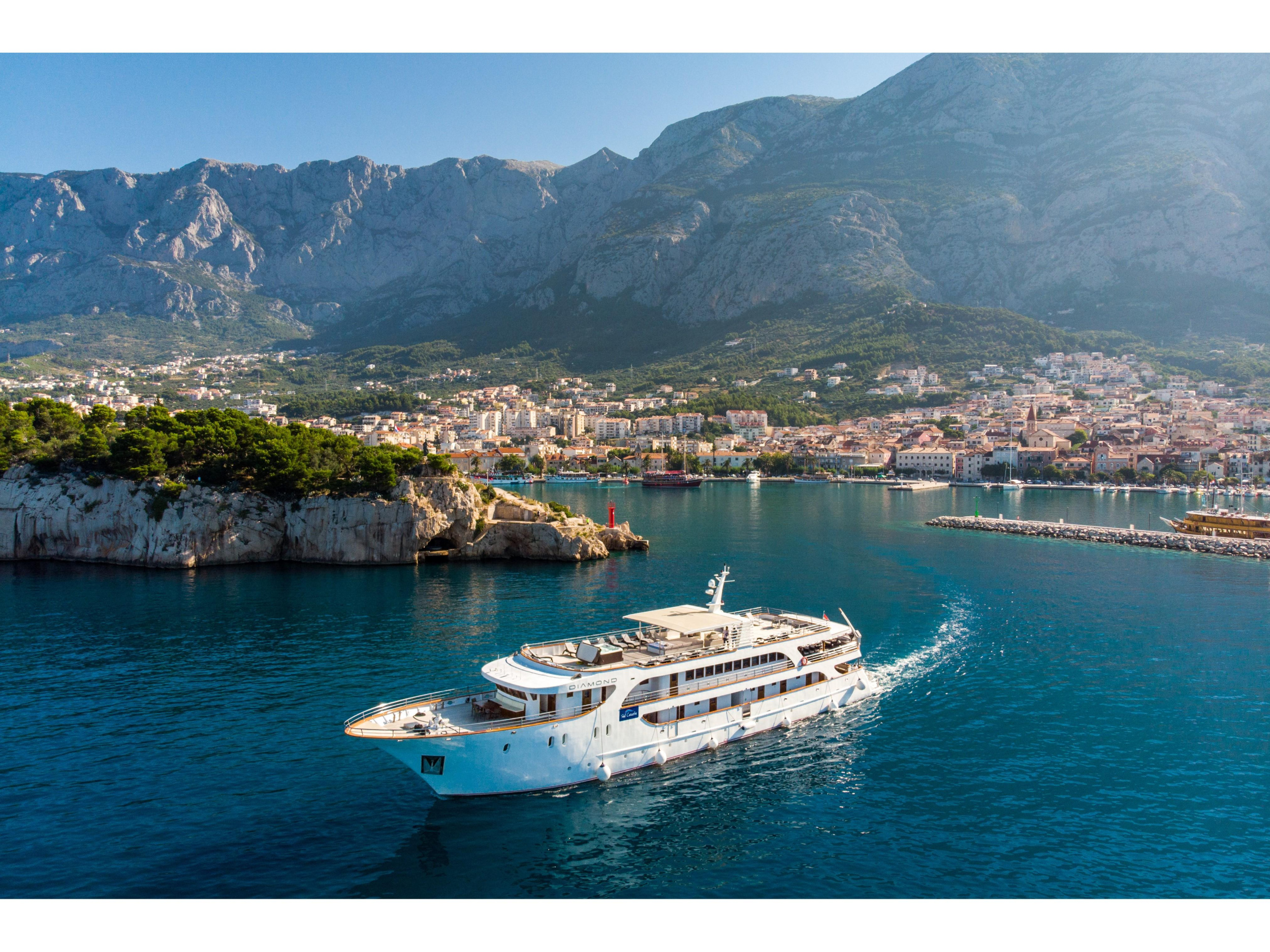 Luxury Motor Yacht — photo 1