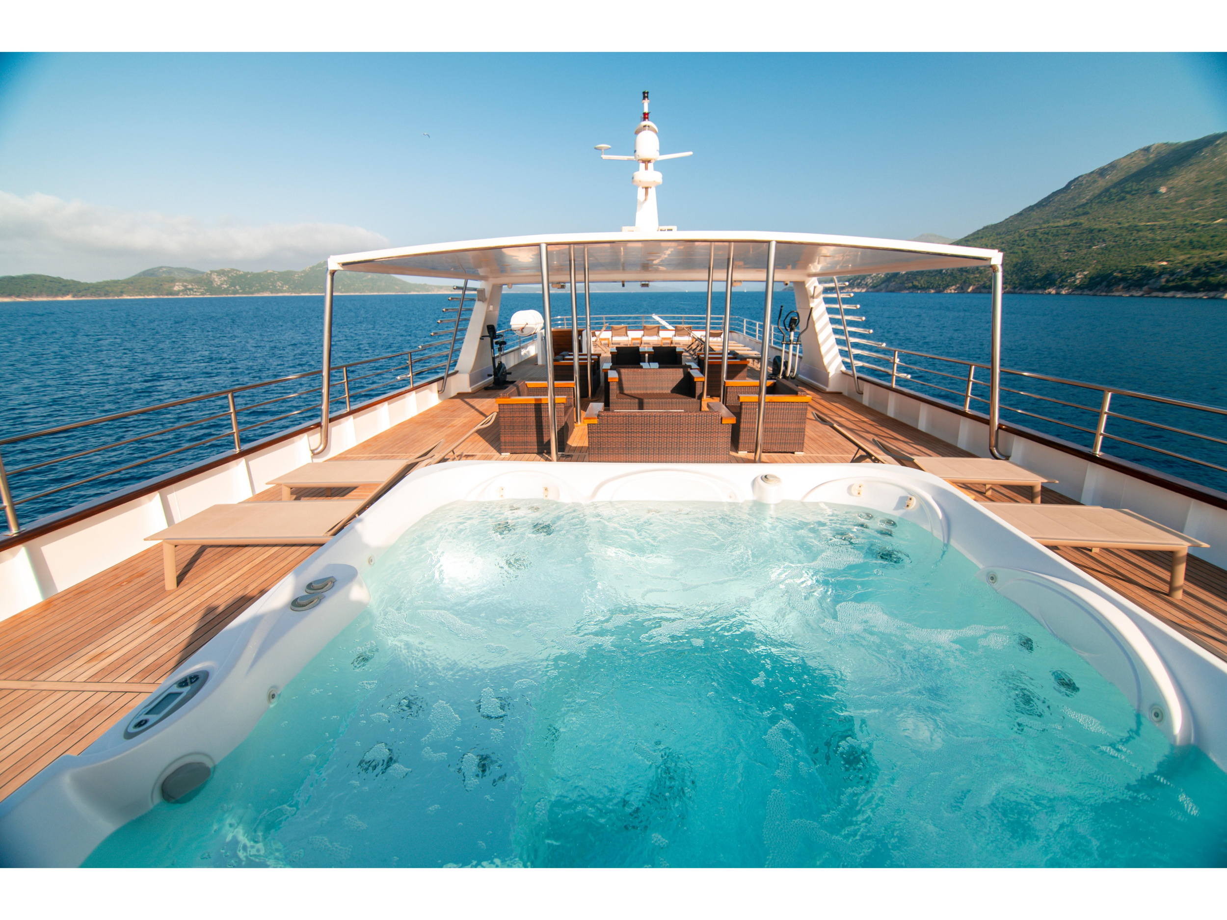 Luxury Motor Yacht — photo 2