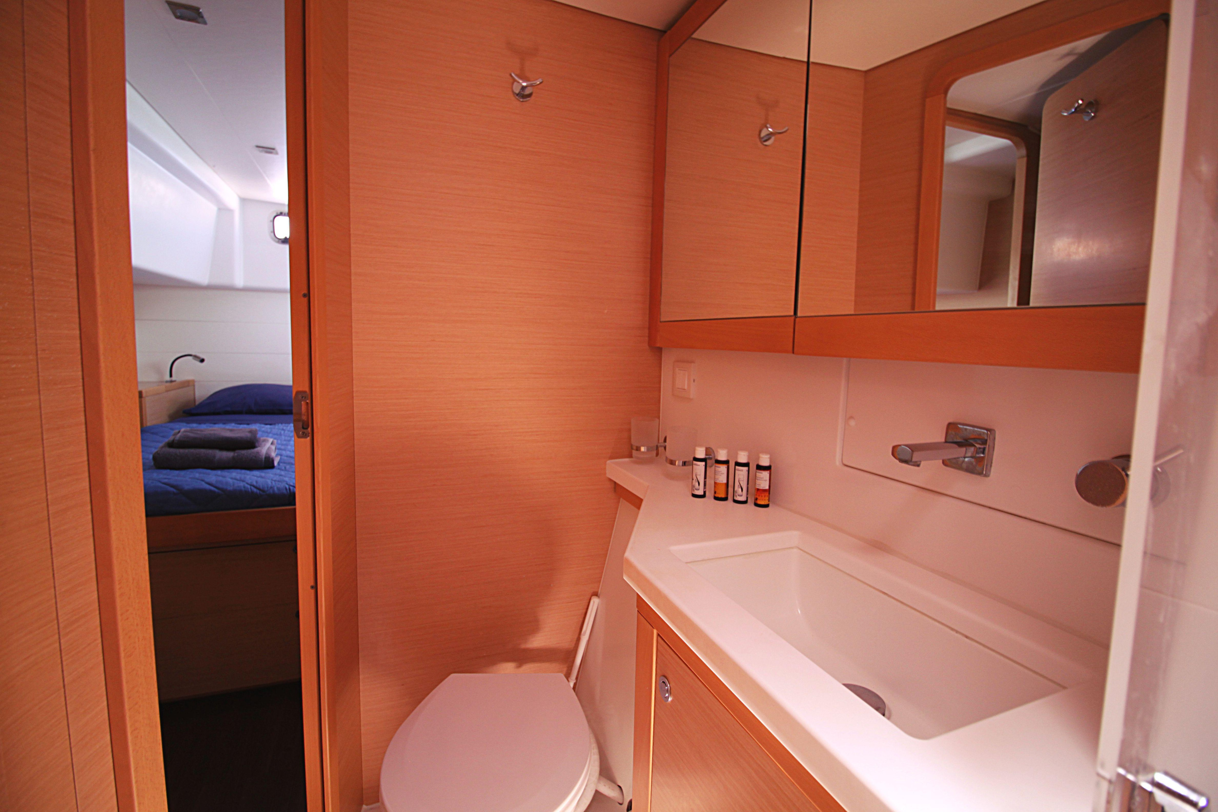 Lagoon 450 — photo 7