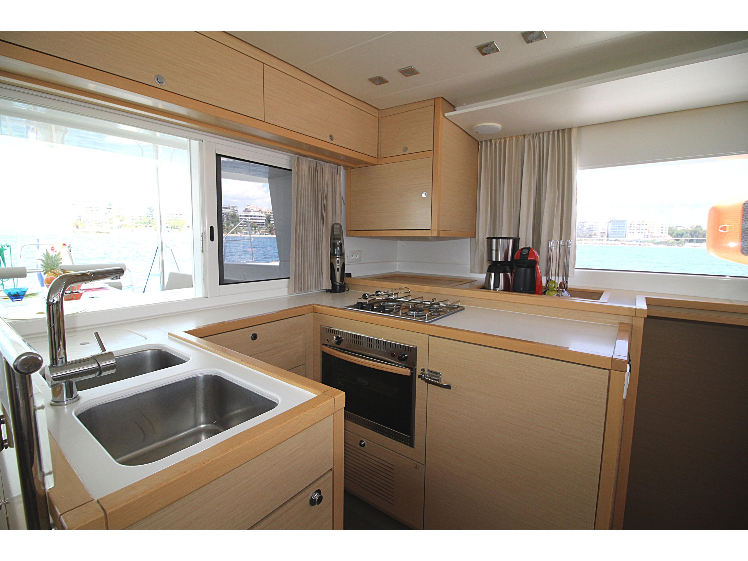 Lagoon 450 — photo 9