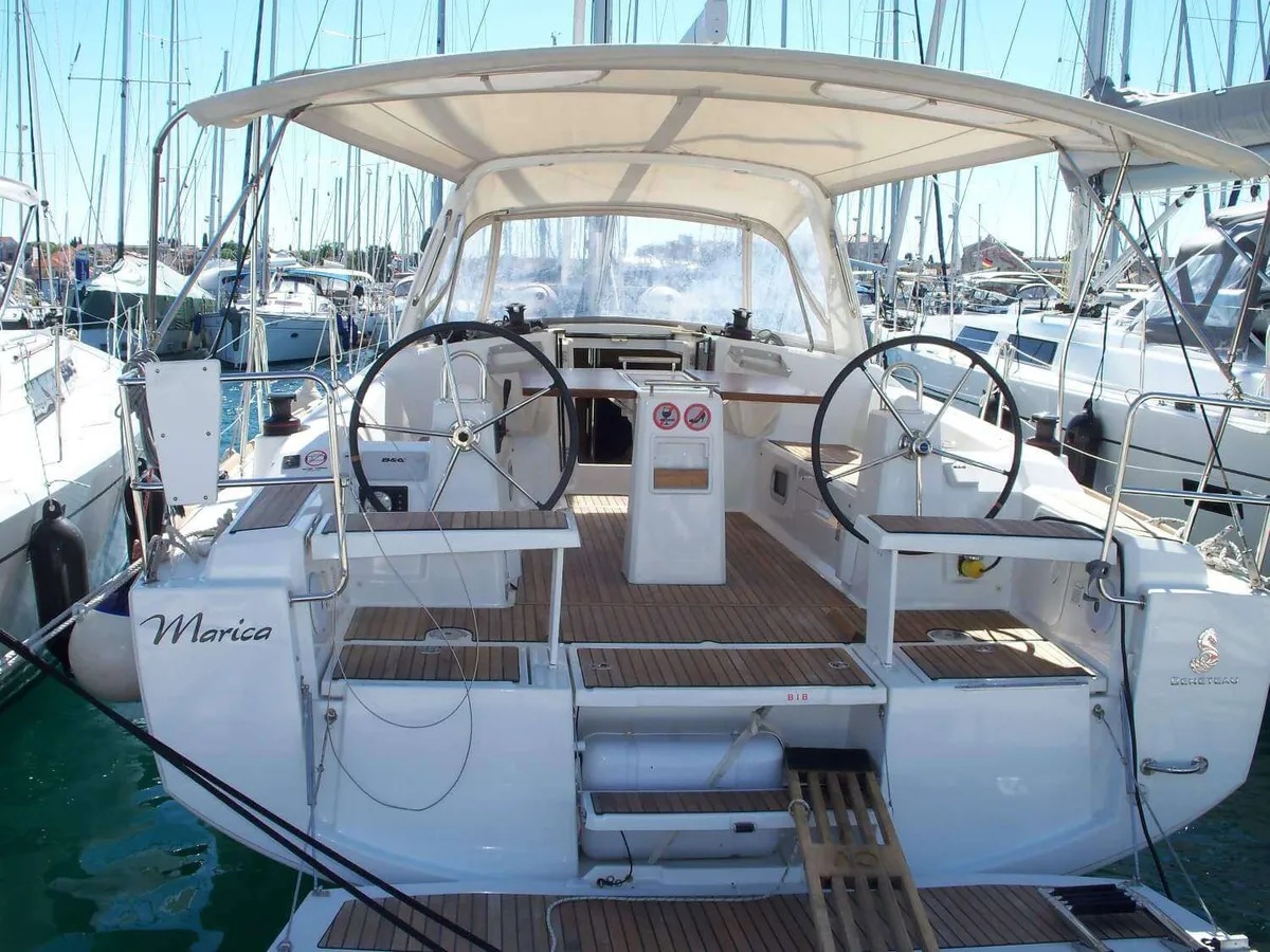 Oceanis 38 — photo 1