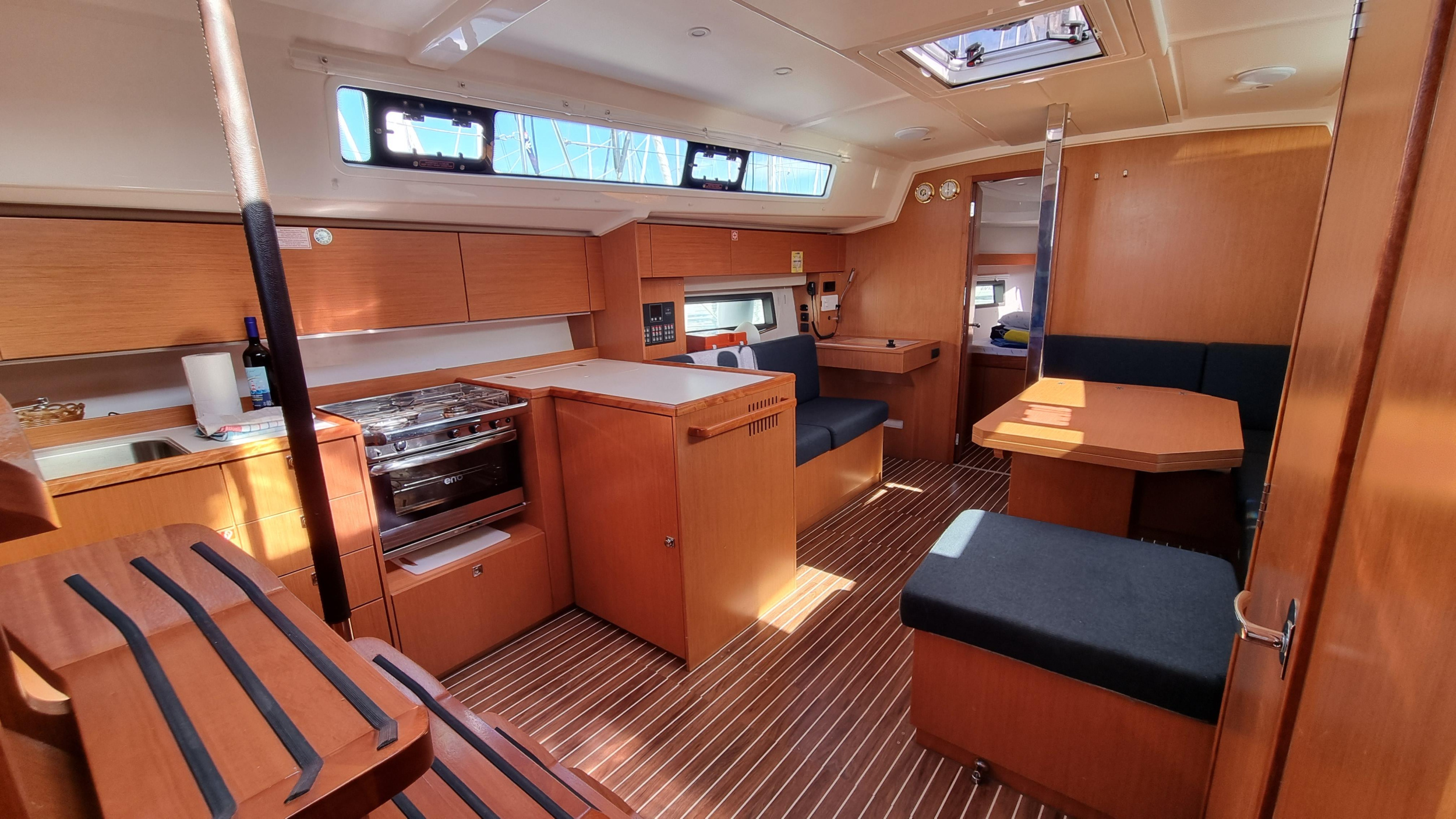 Bavaria C42 — photo 15