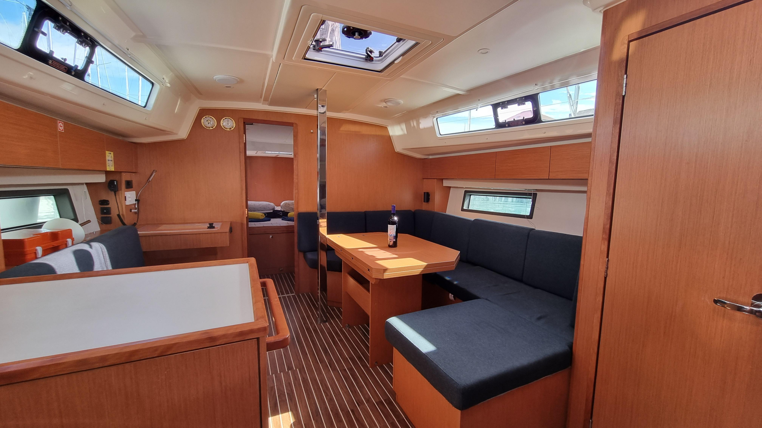 Bavaria C42 — photo 13