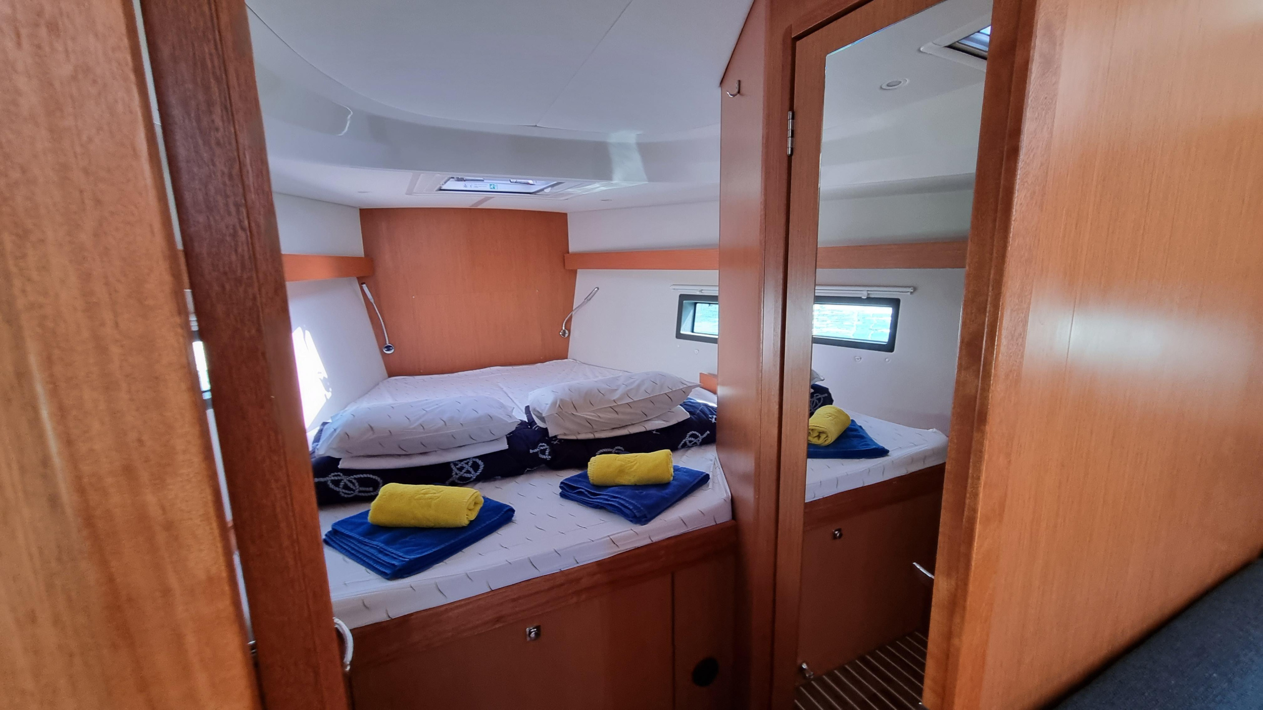 Bavaria C42 — photo 16