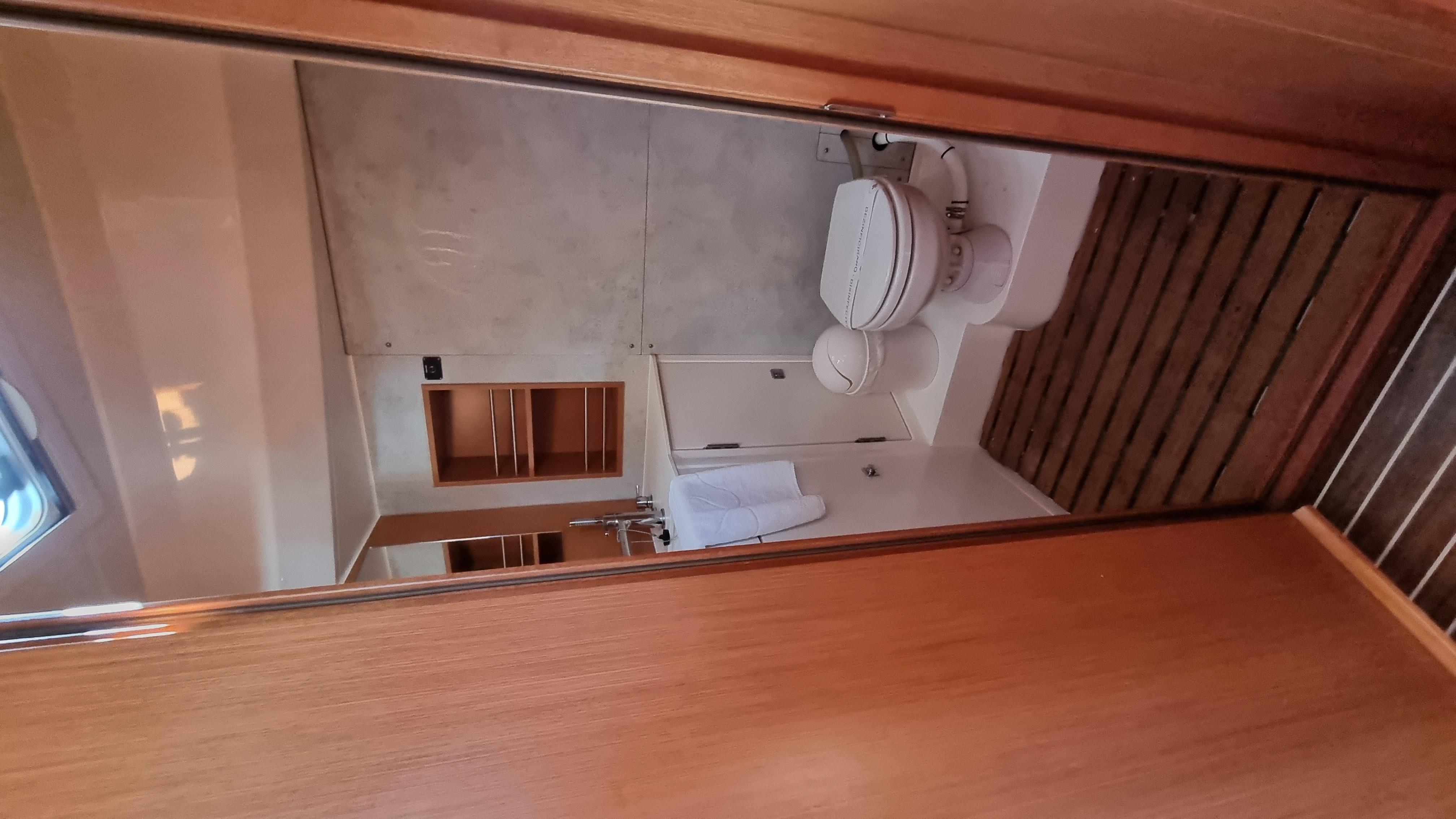 Bavaria C42 — photo 9