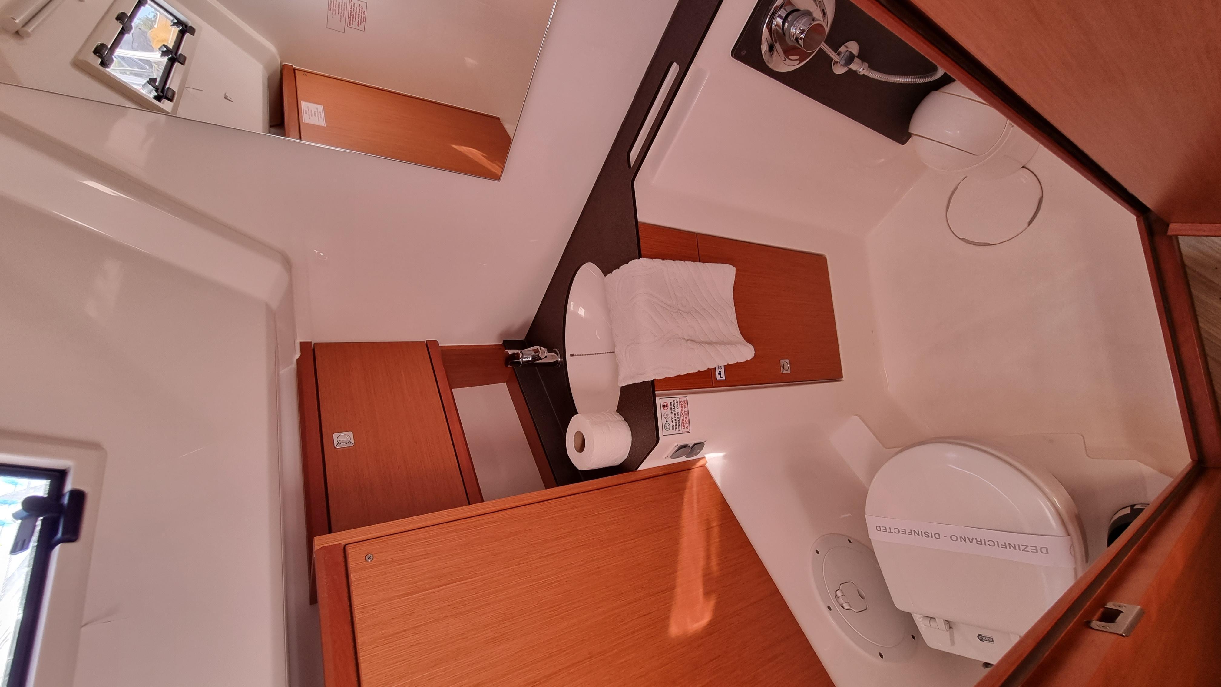 Bavaria Cruiser 46 — photo 10