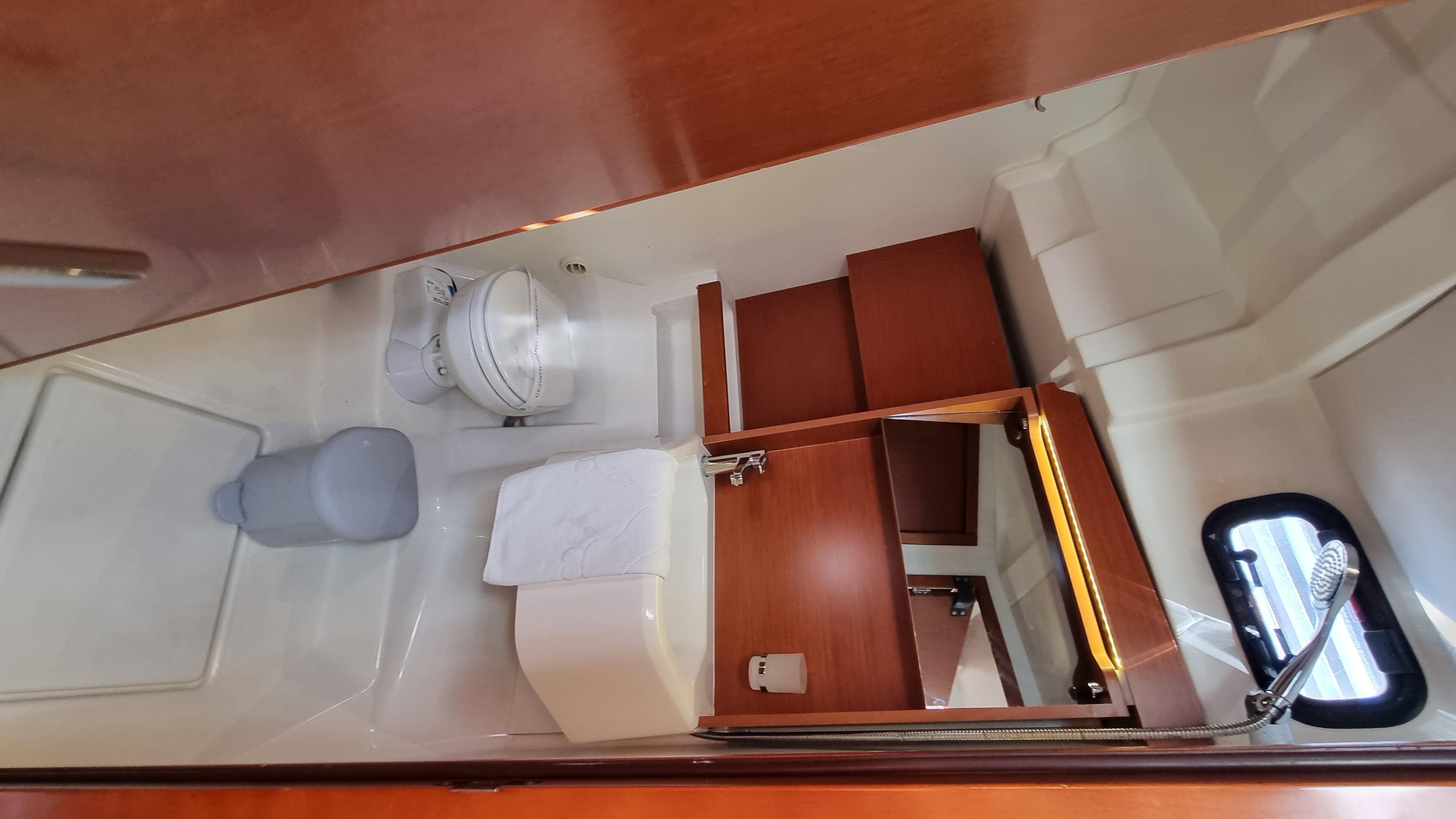 Oceanis 51.1 — photo 17