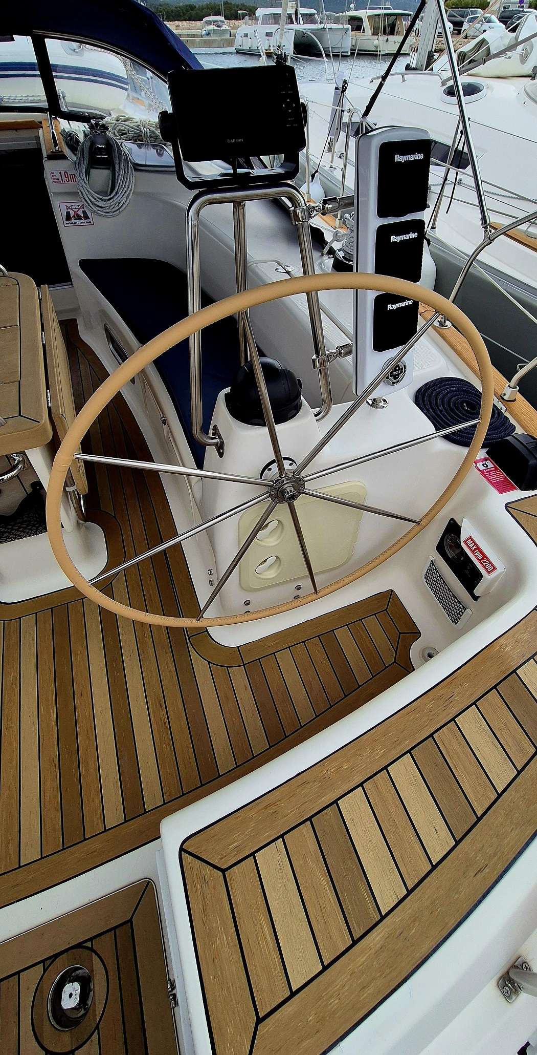 Bavaria 44 — photo 10