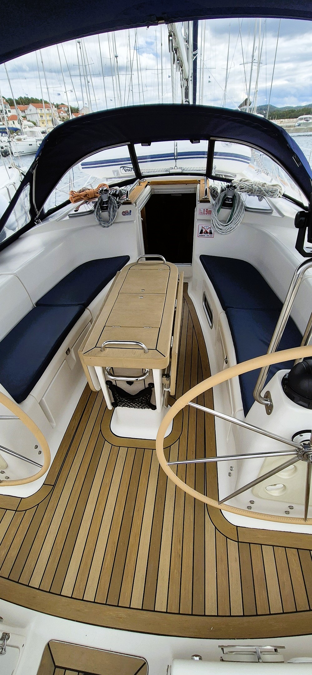 Bavaria 44 — photo 9