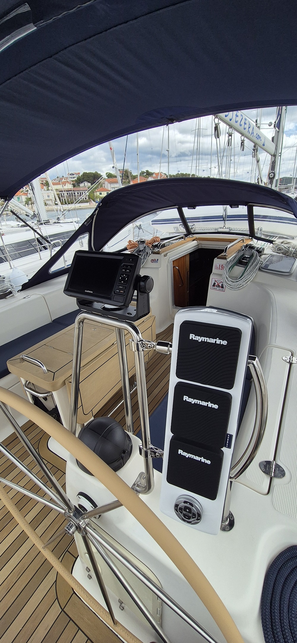 Bavaria 44 — photo 22