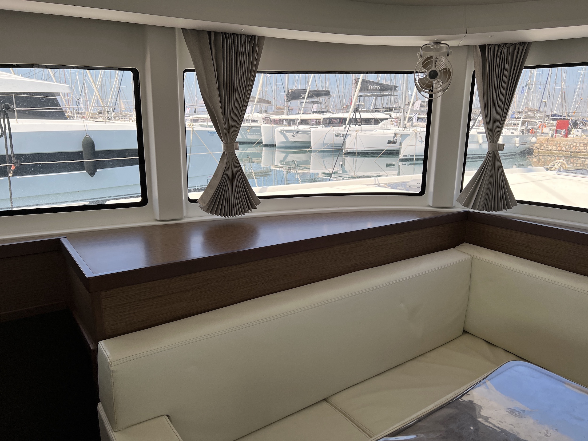 Lagoon 42 — photo 2