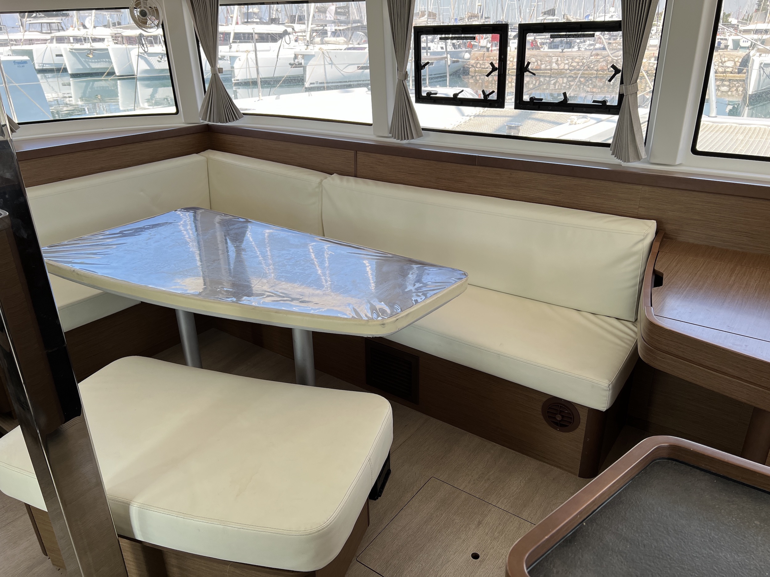 Lagoon 42 — photo 18