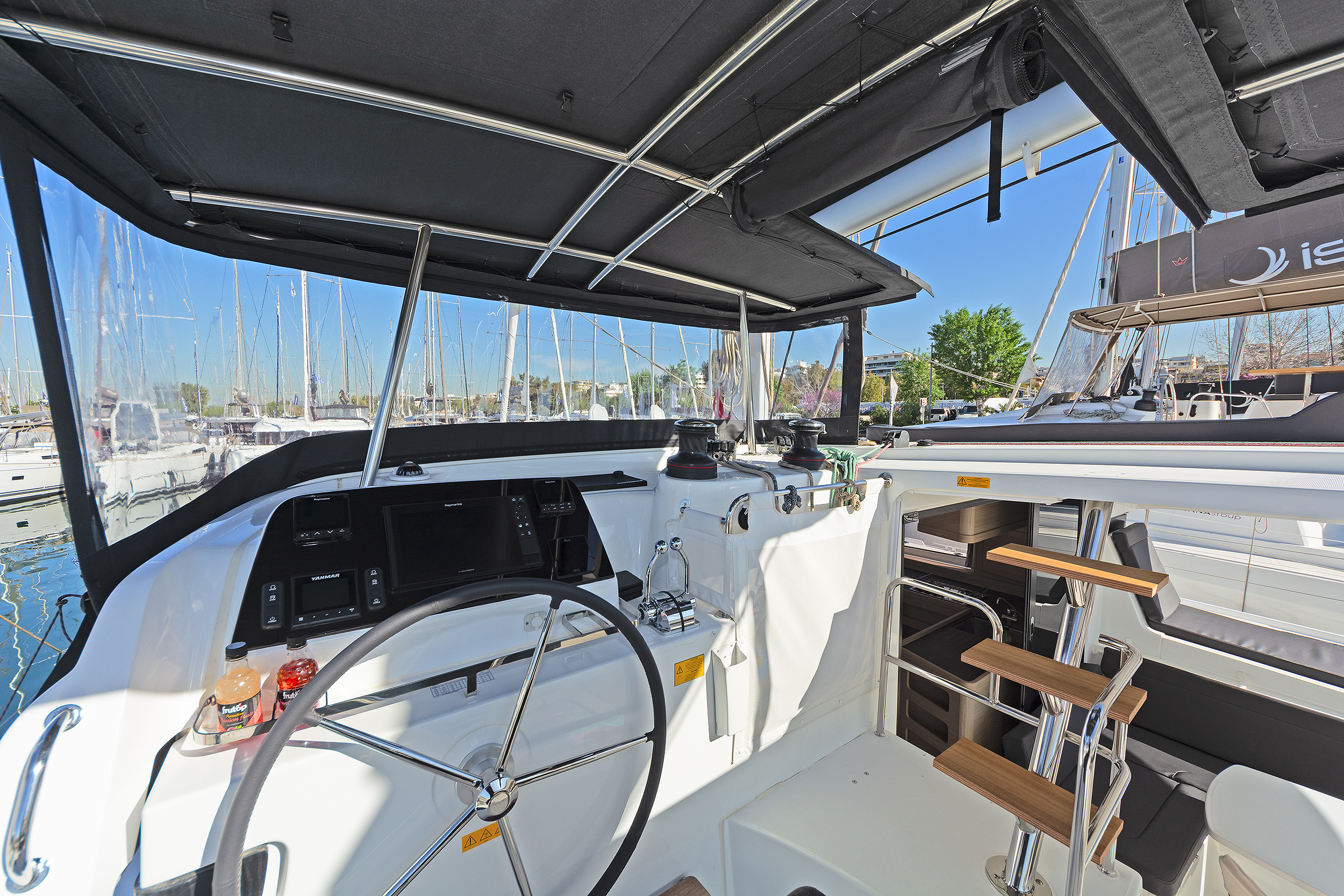 Lagoon 42 & GEN — photo 3