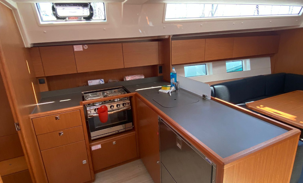Bavaria C45 — photo 6