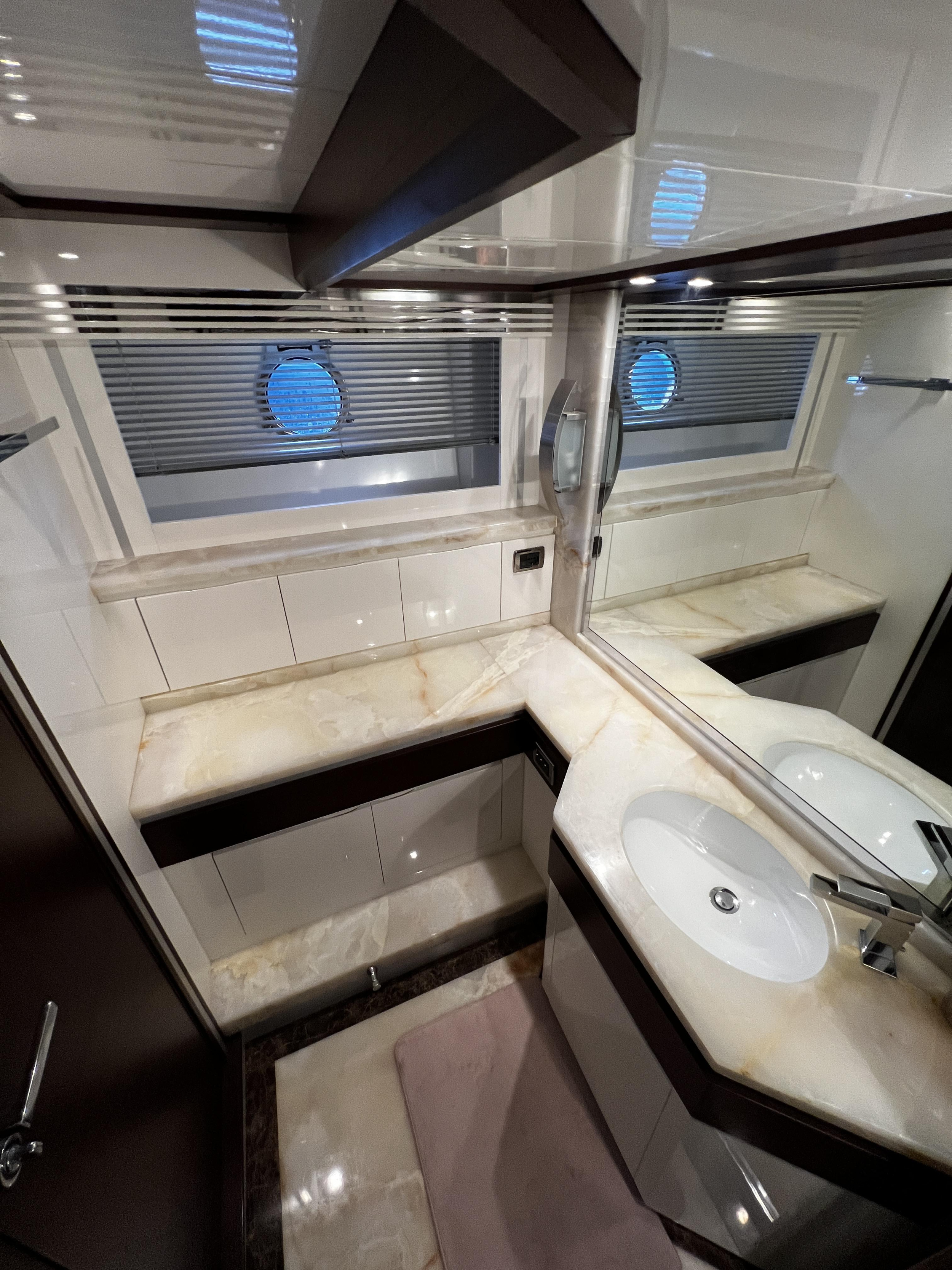 Dominator 680 S — photo 9