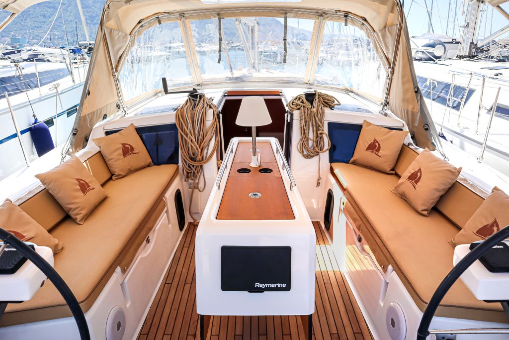 Dufour 390 Grand Large — photo 3