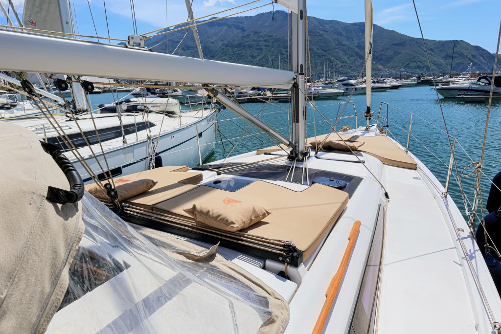 Dufour 390 Grand Large — photo 4