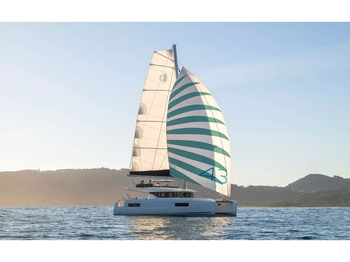 Lagoon 43 — photo 1