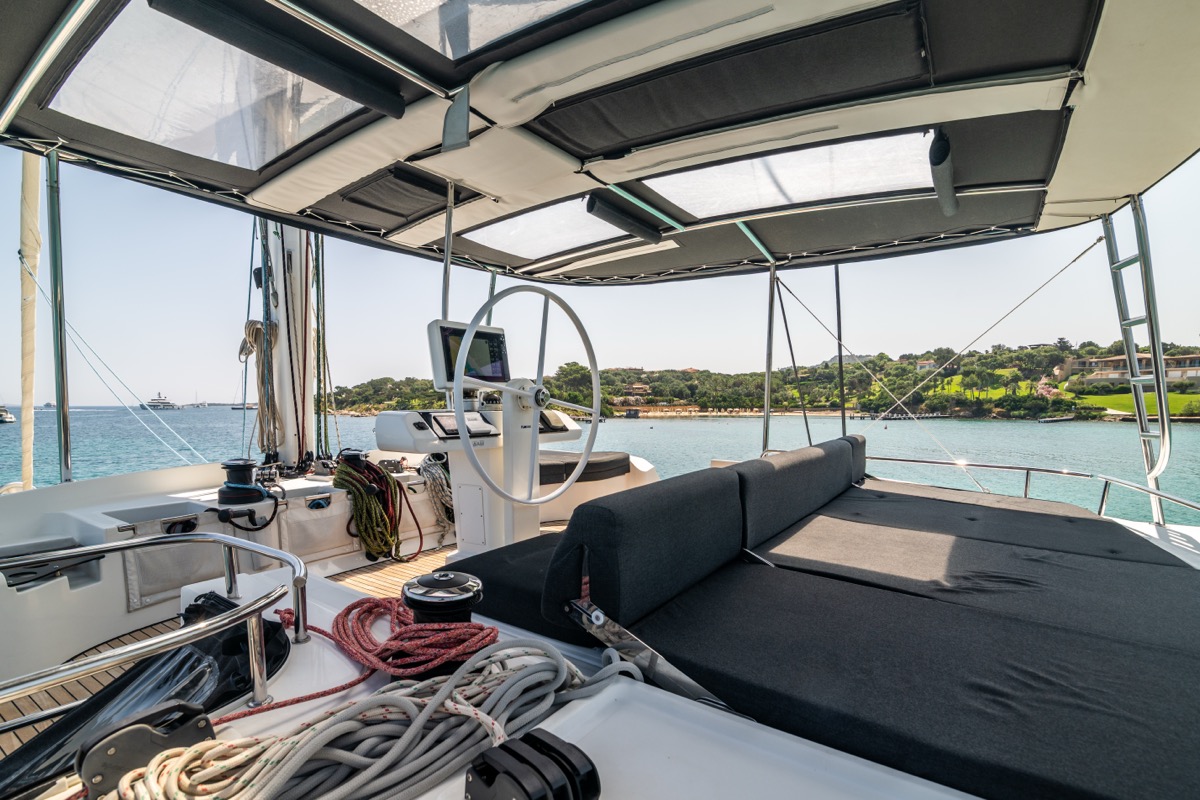 Lagoon 52F (5 cab) — photo 9