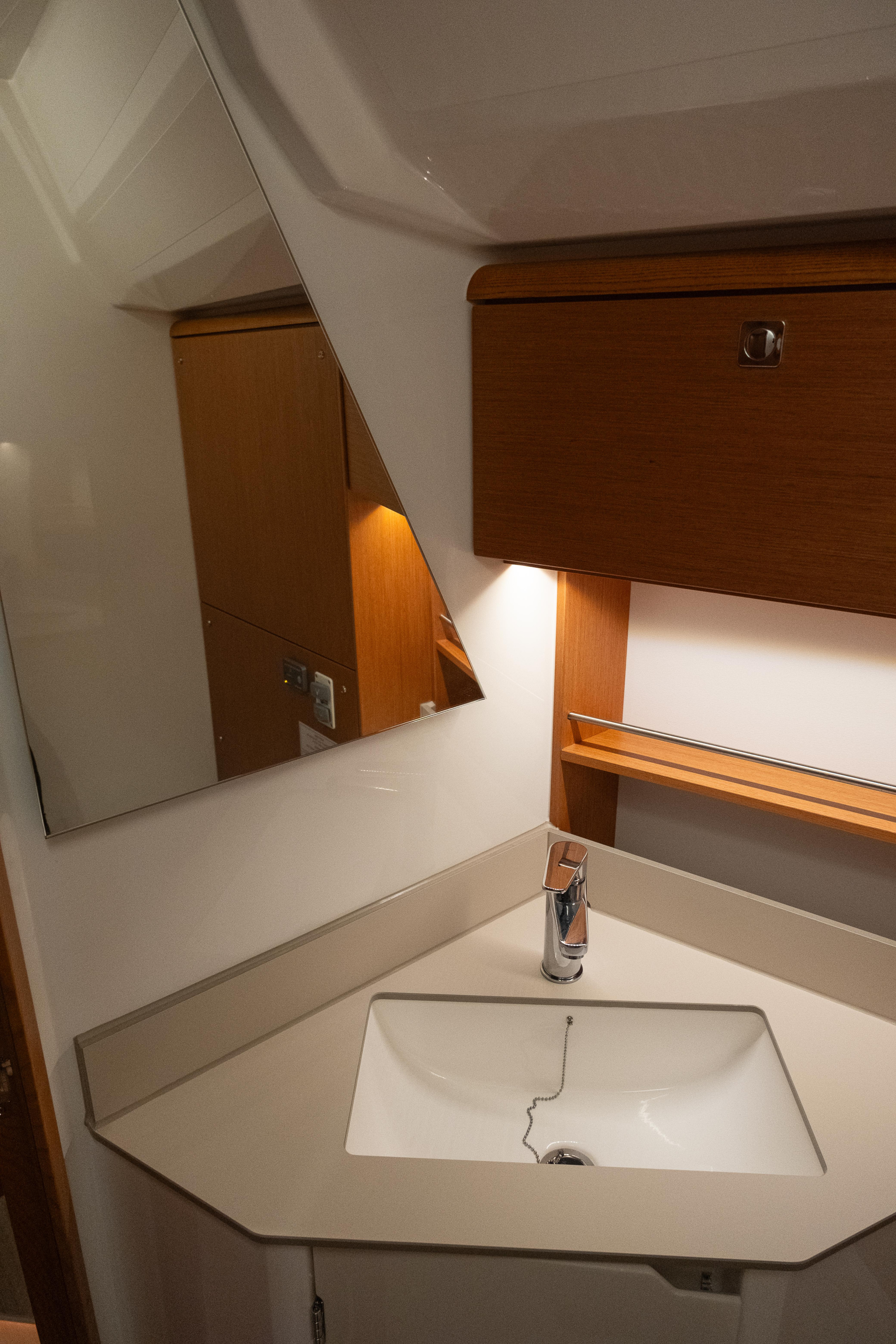 Bavaria C46 — photo 9