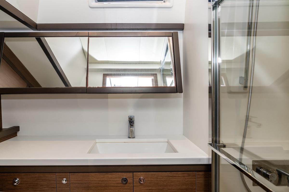 Lagoon 52F (5 cab) — photo 29