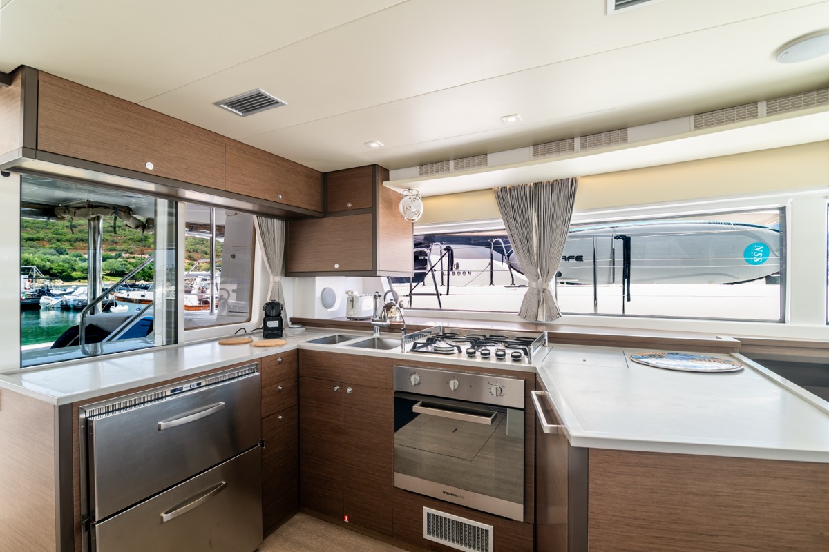 Lagoon 52F (5 cab) — photo 23
