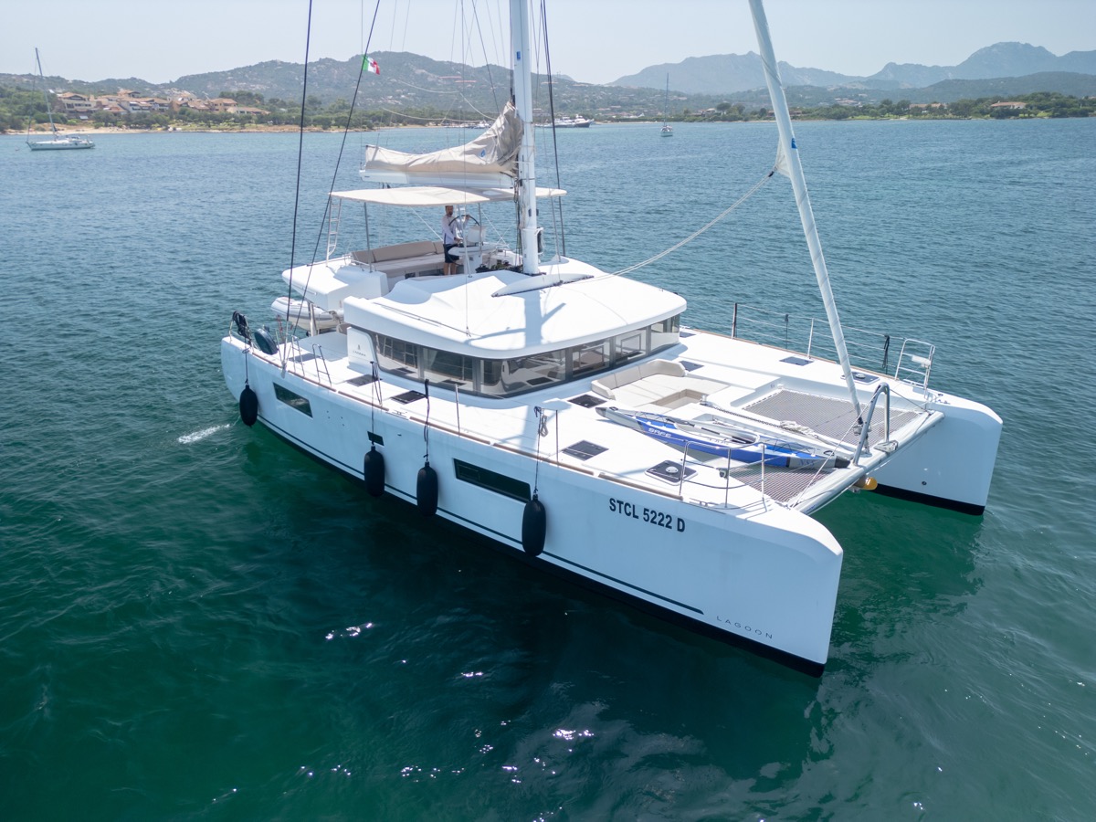 Lagoon 52F (5 cab) — photo 32