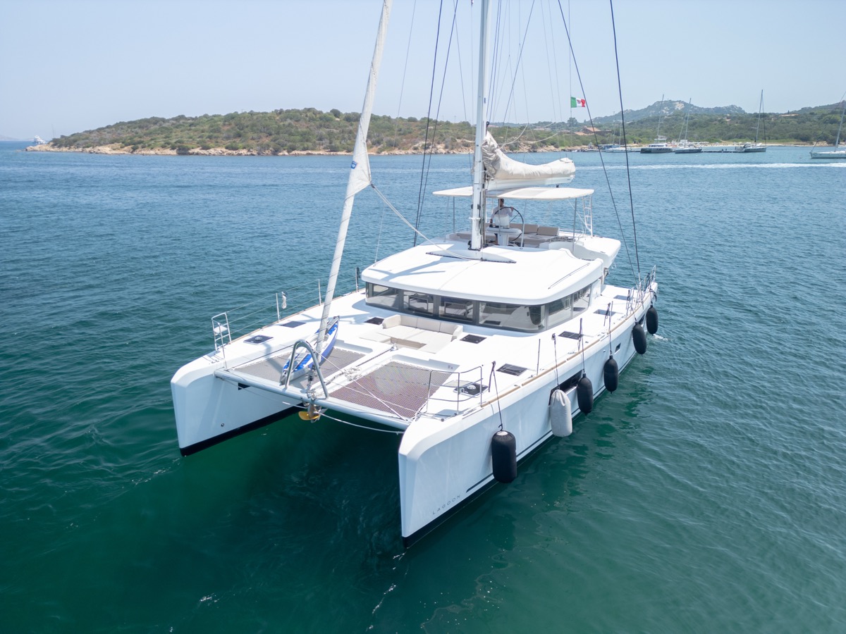 Lagoon 52F (5 cab) — photo 44