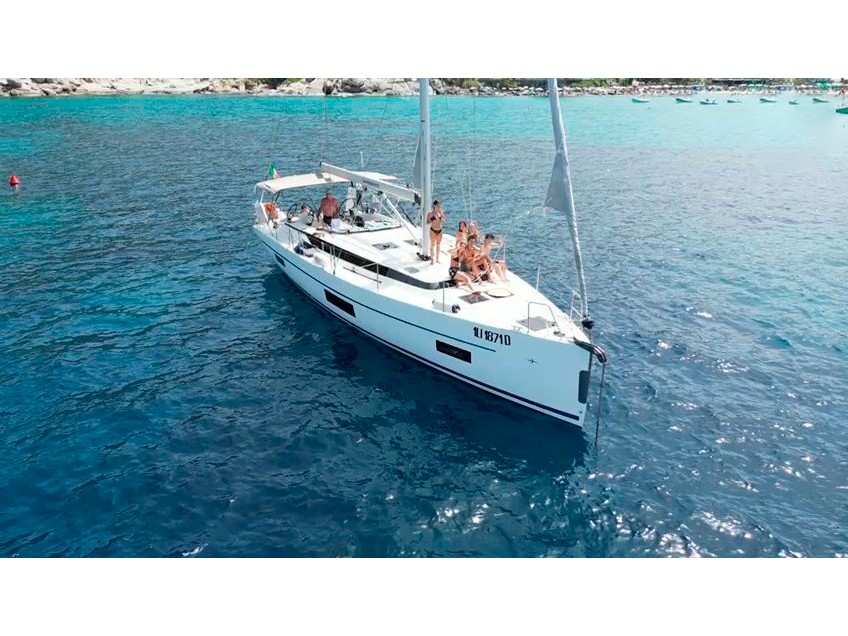 Bavaria C45 — photo 1
