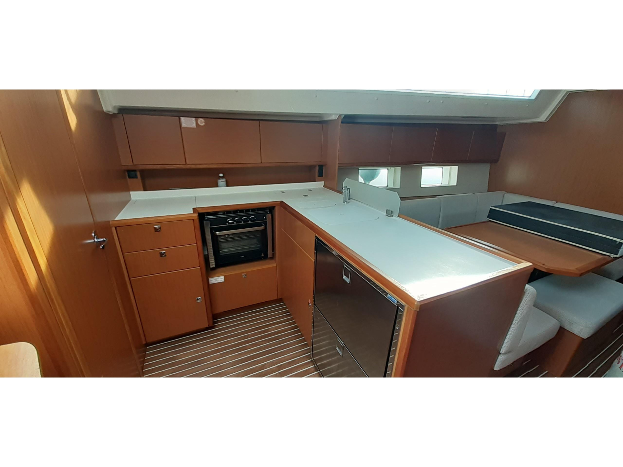 Bavaria C45 — photo 6