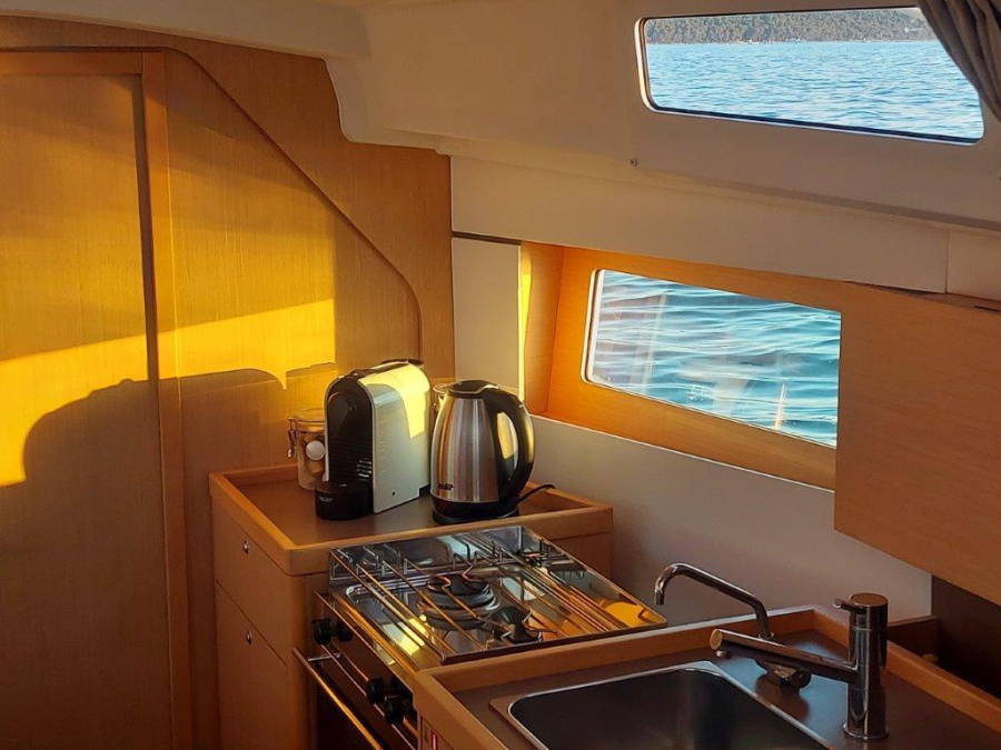 Oceanis 35 R — photo 10
