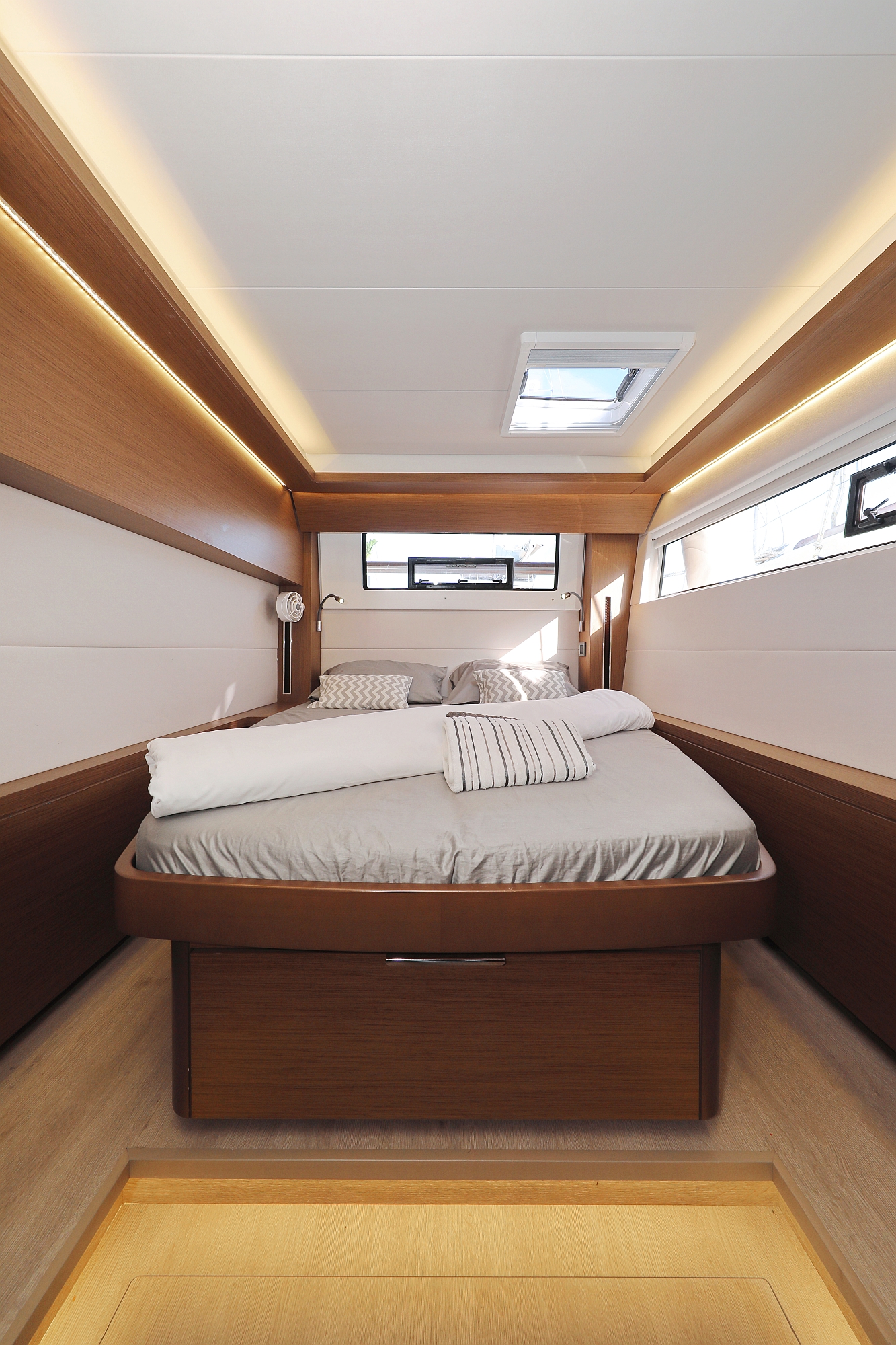 Lagoon 50/5 cab — photo 14