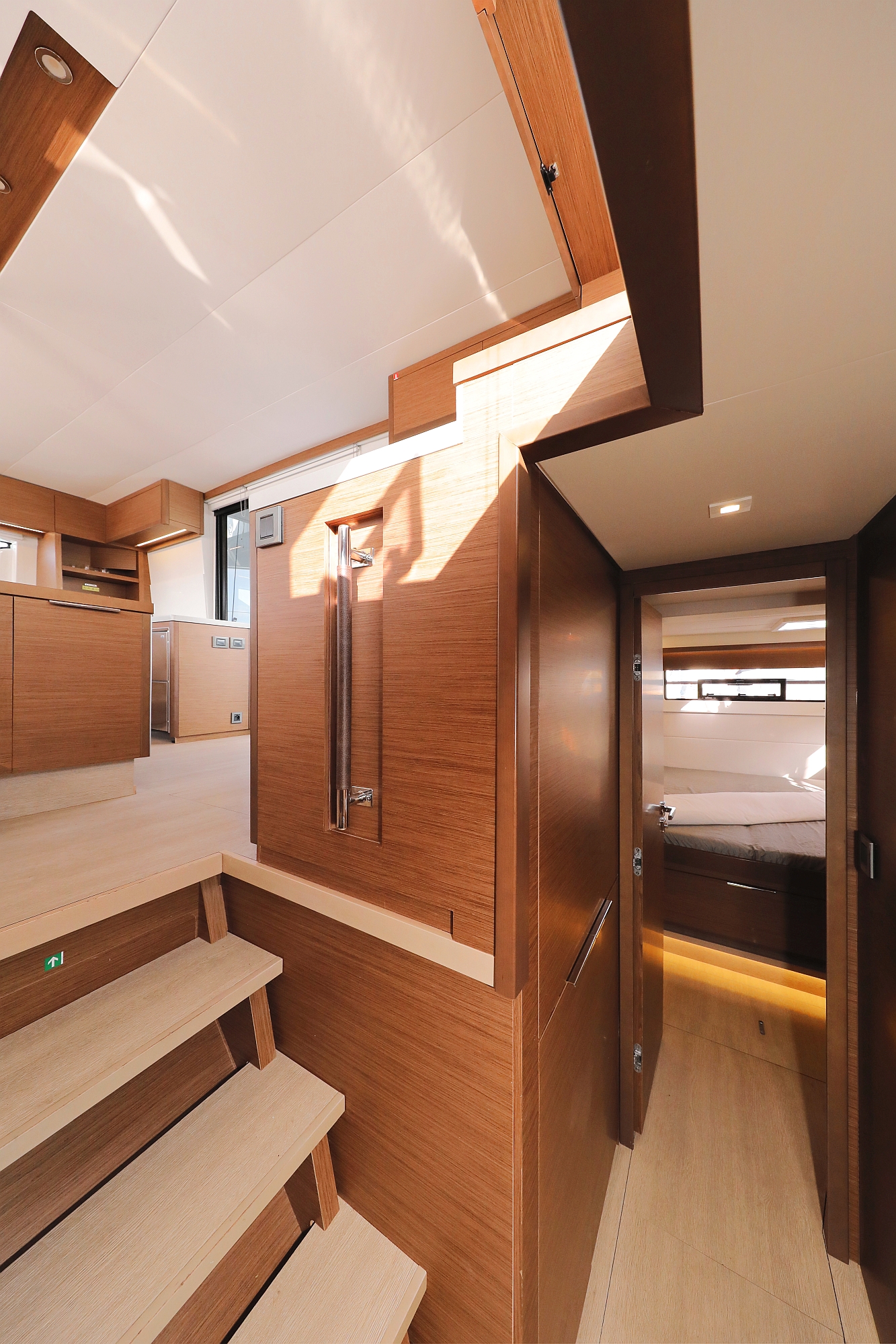 Lagoon 50/5 cab — photo 10