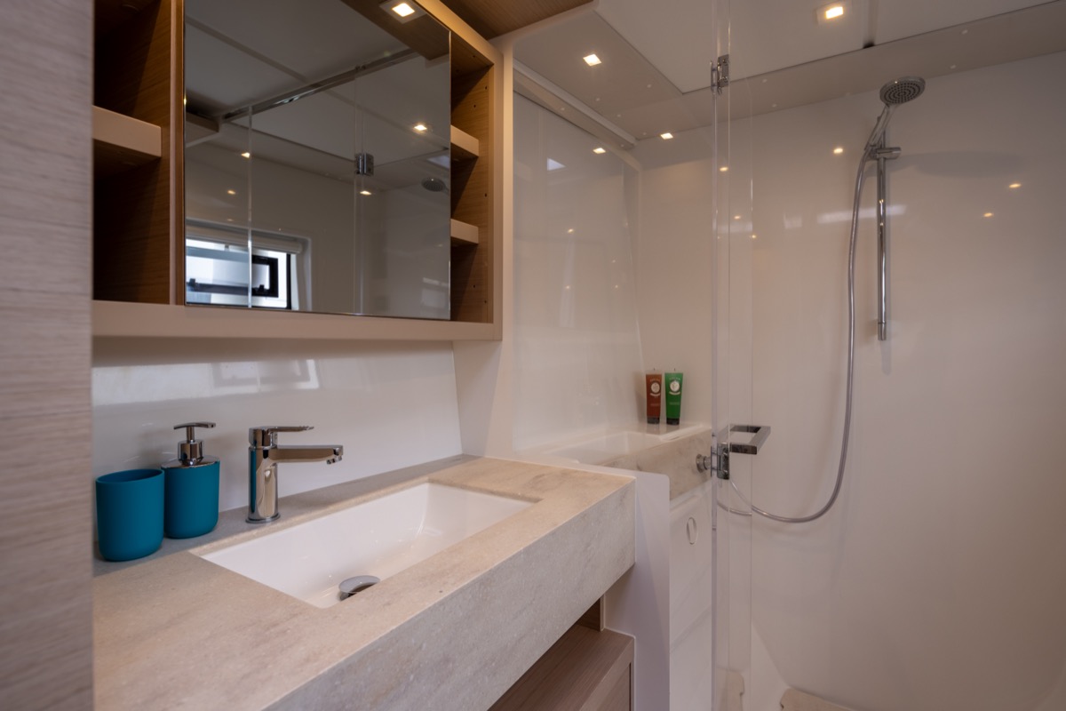 Lagoon 46 (3 CAB) — photo 16