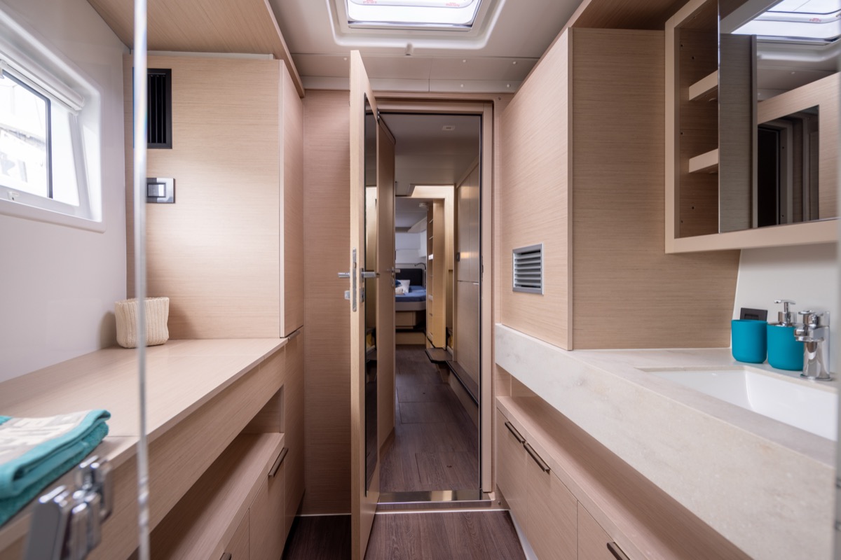 Lagoon 46 (3 CAB) — photo 15