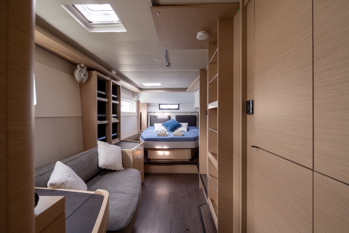 Lagoon 46 (3 CAB) — photo 3