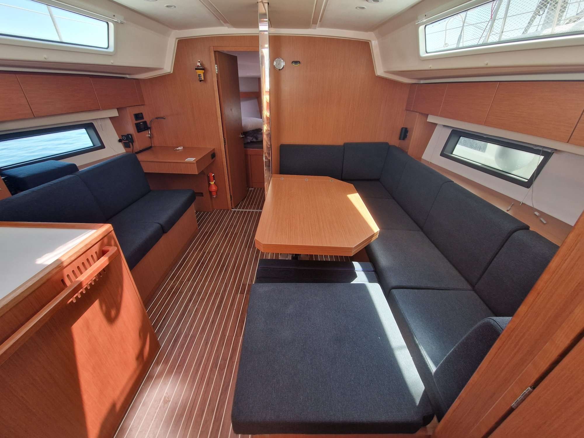 Bavaria C42 — photo 8