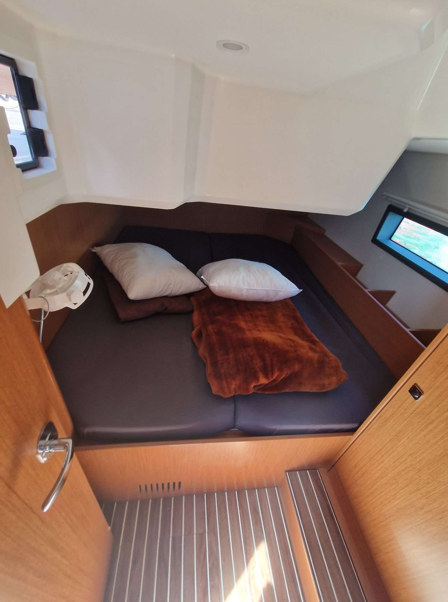 Bavaria C42 — photo 2