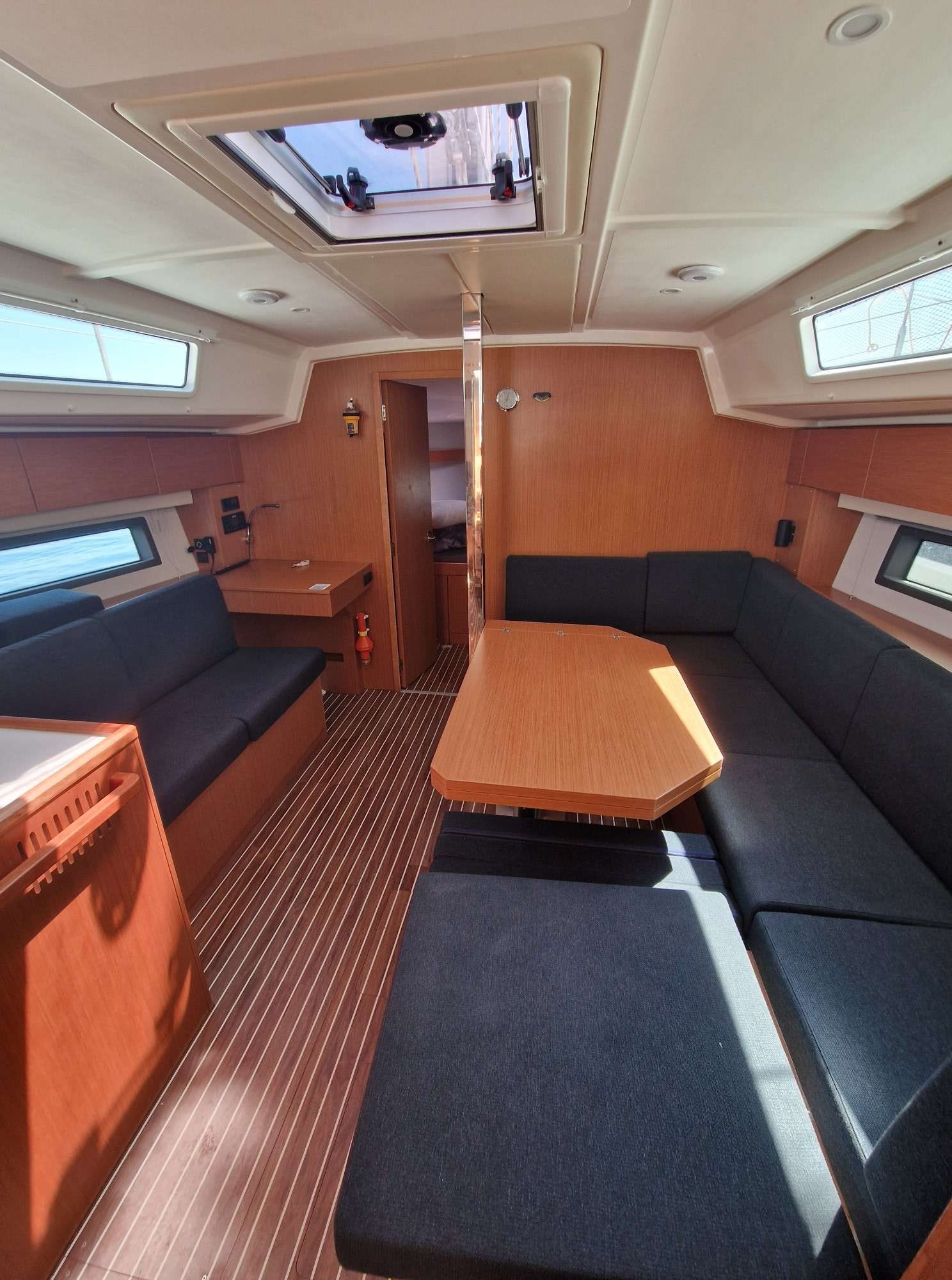 Bavaria C42 — photo 7