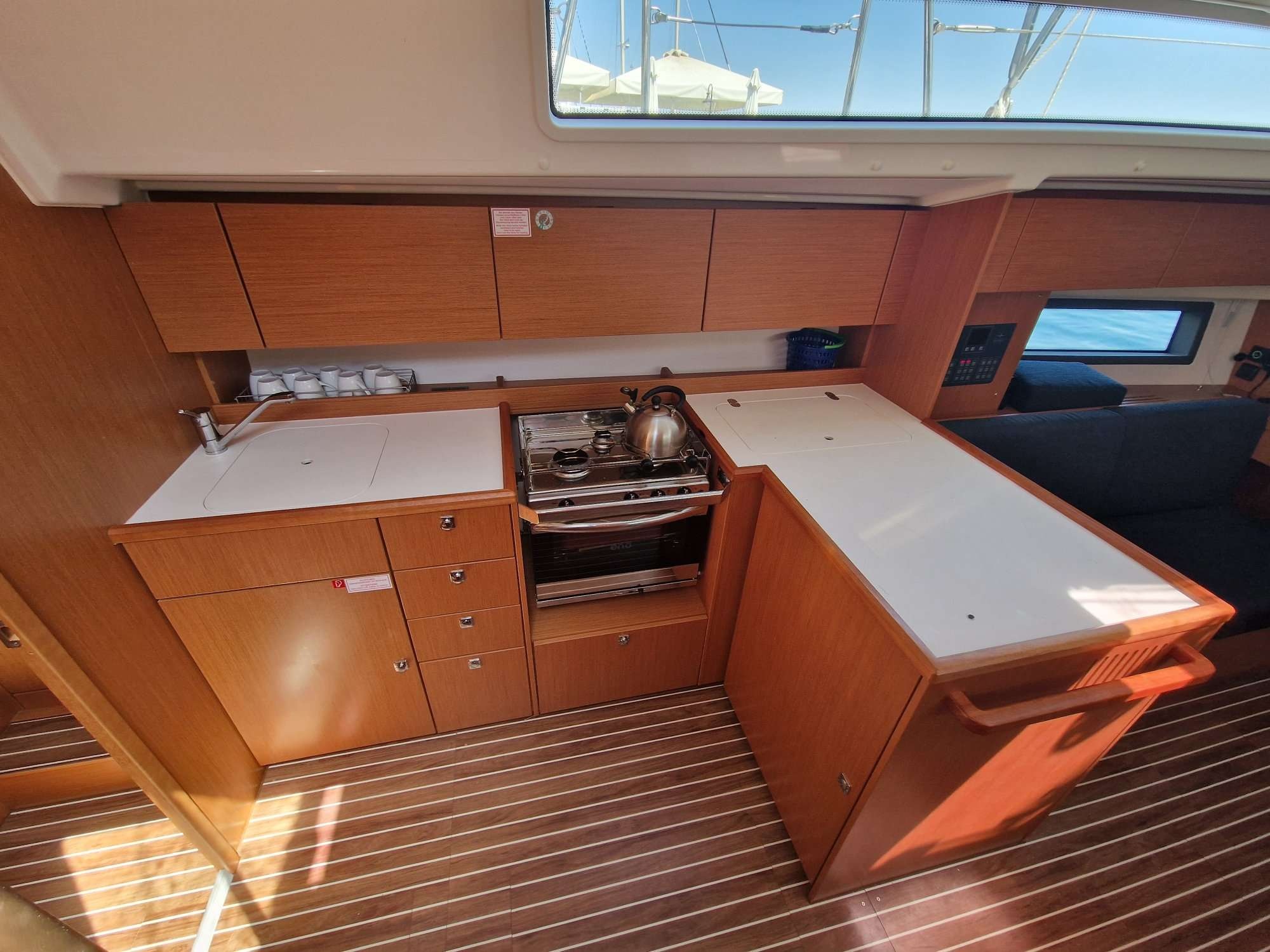 Bavaria C42 — photo 6