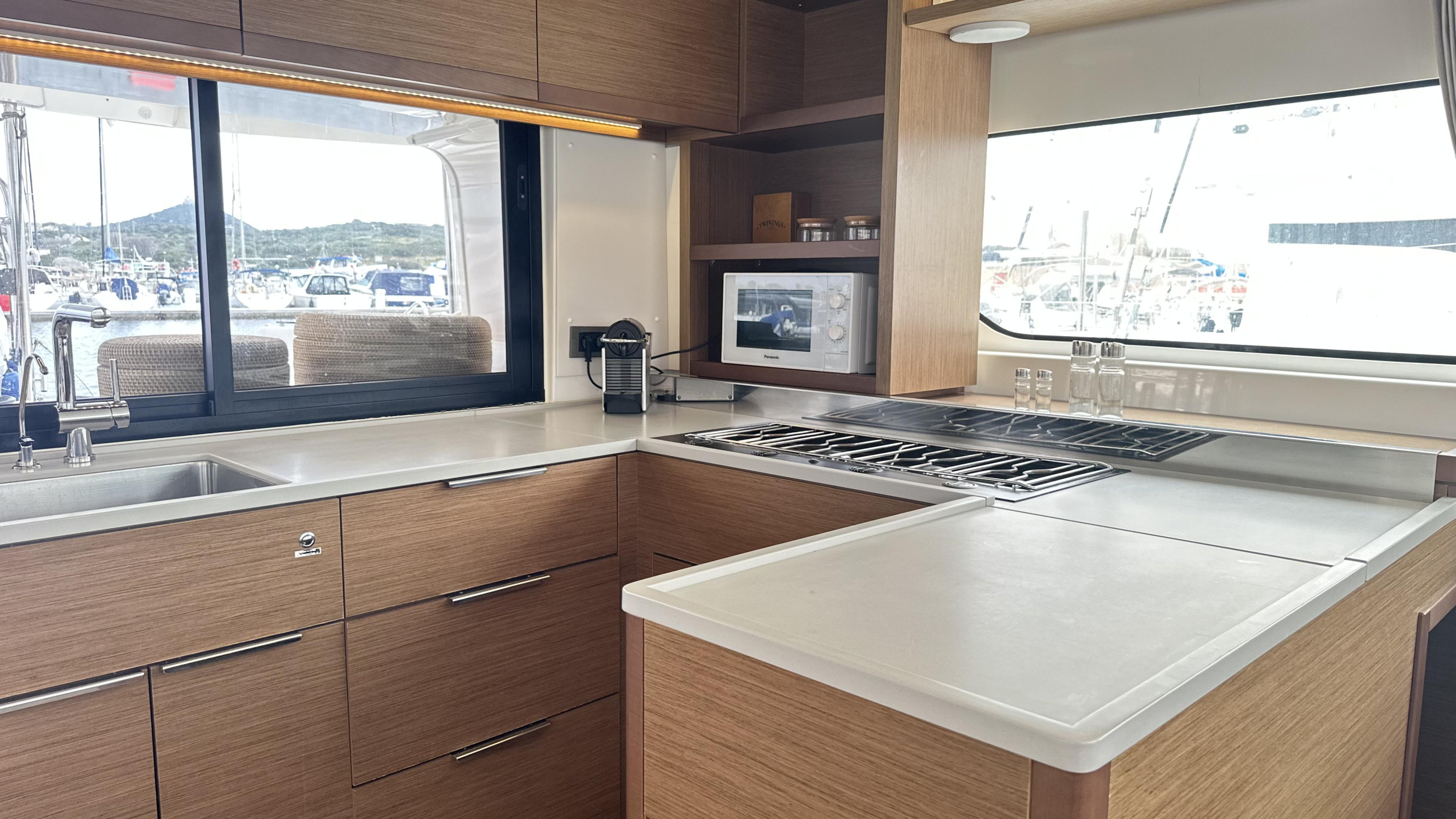 Lagoon 46 — photo 15