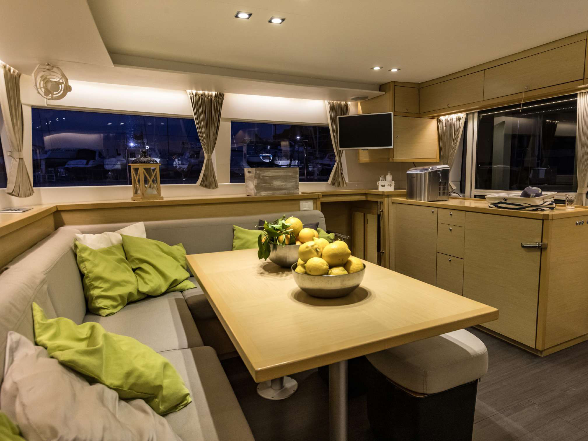Lagoon 450 — photo 12