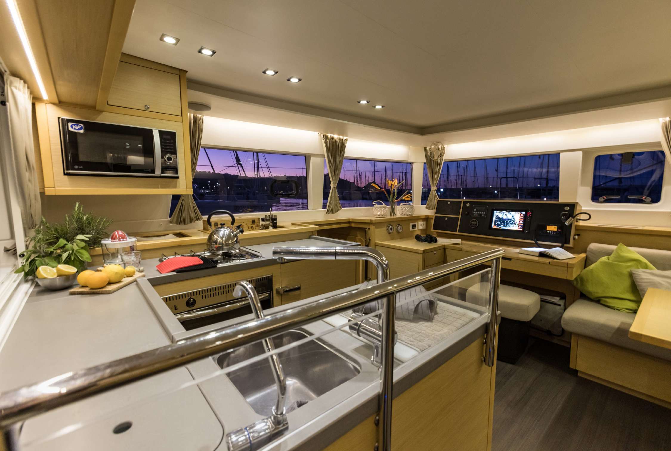 Lagoon 450 — photo 13