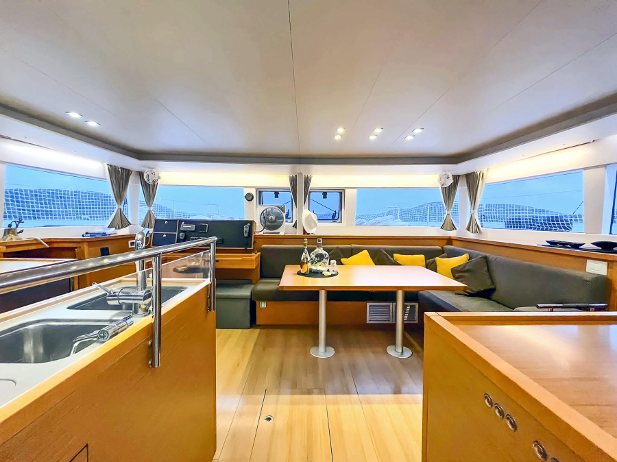Lagoon 450 Fly — photo 13