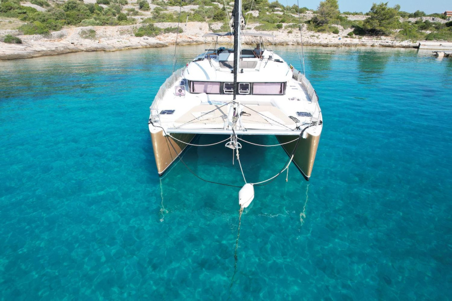 Lagoon 450 Fly — photo 4