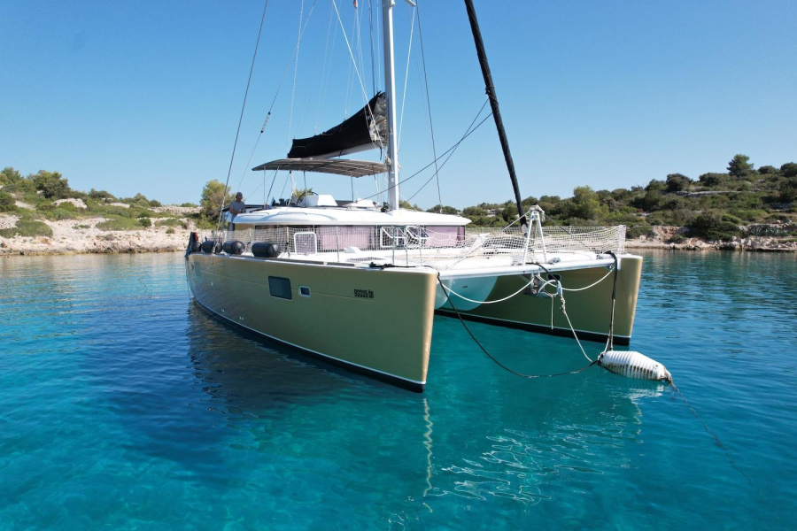 Lagoon 450 Fly — photo 18