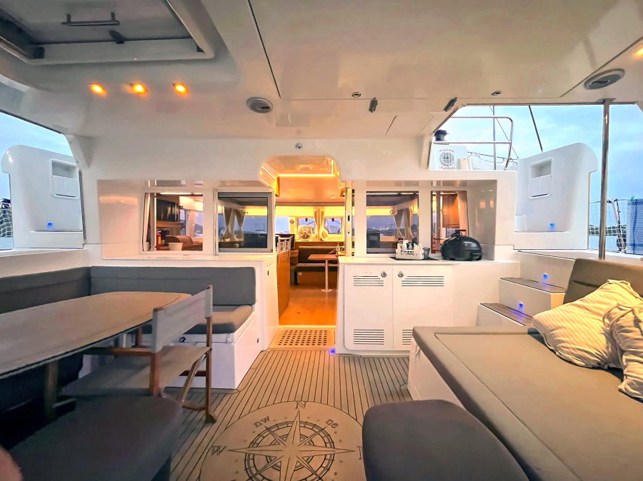 Lagoon 450 Fly — photo 14