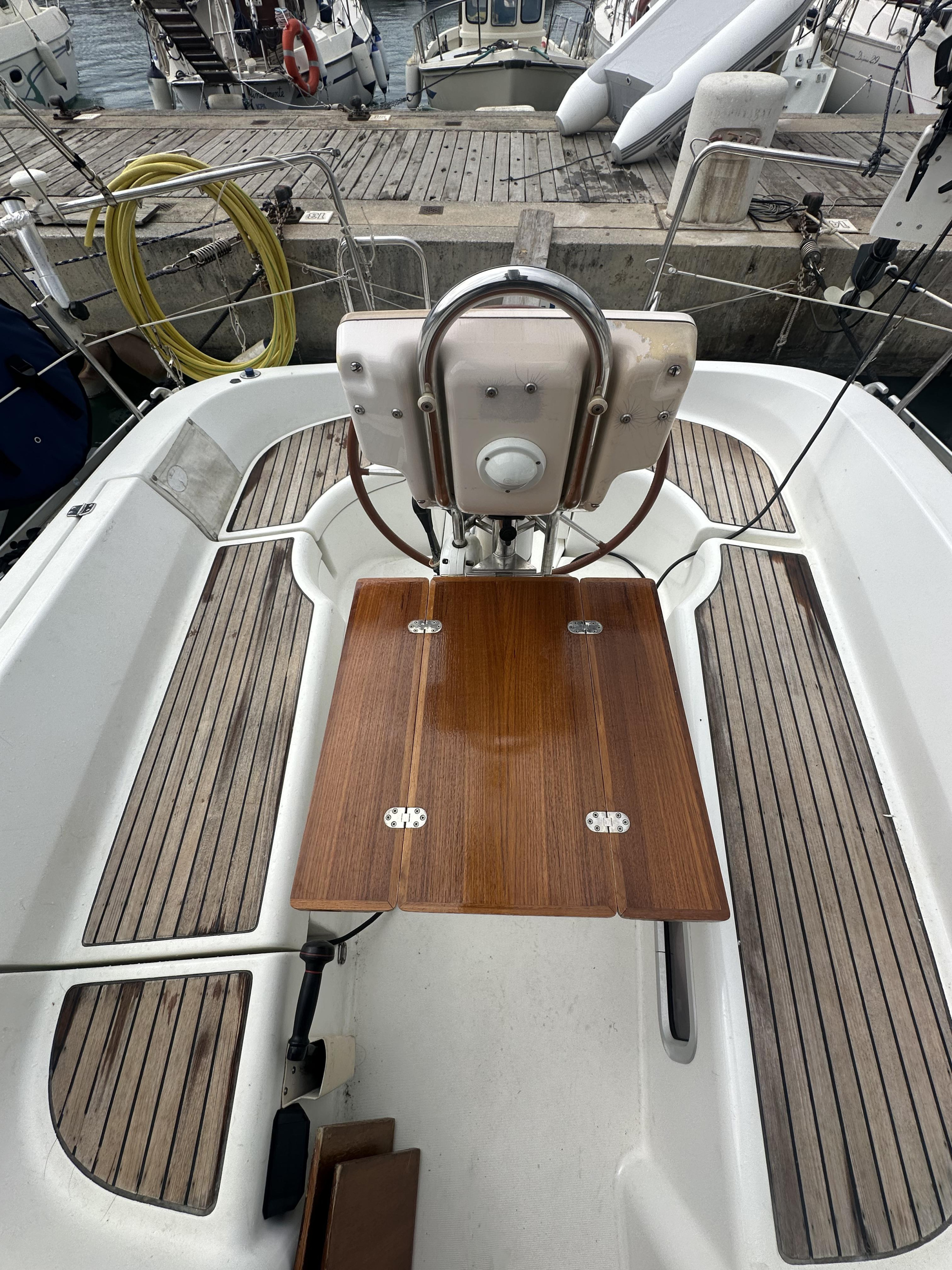 Oceanis 323 Clipper — photo 14