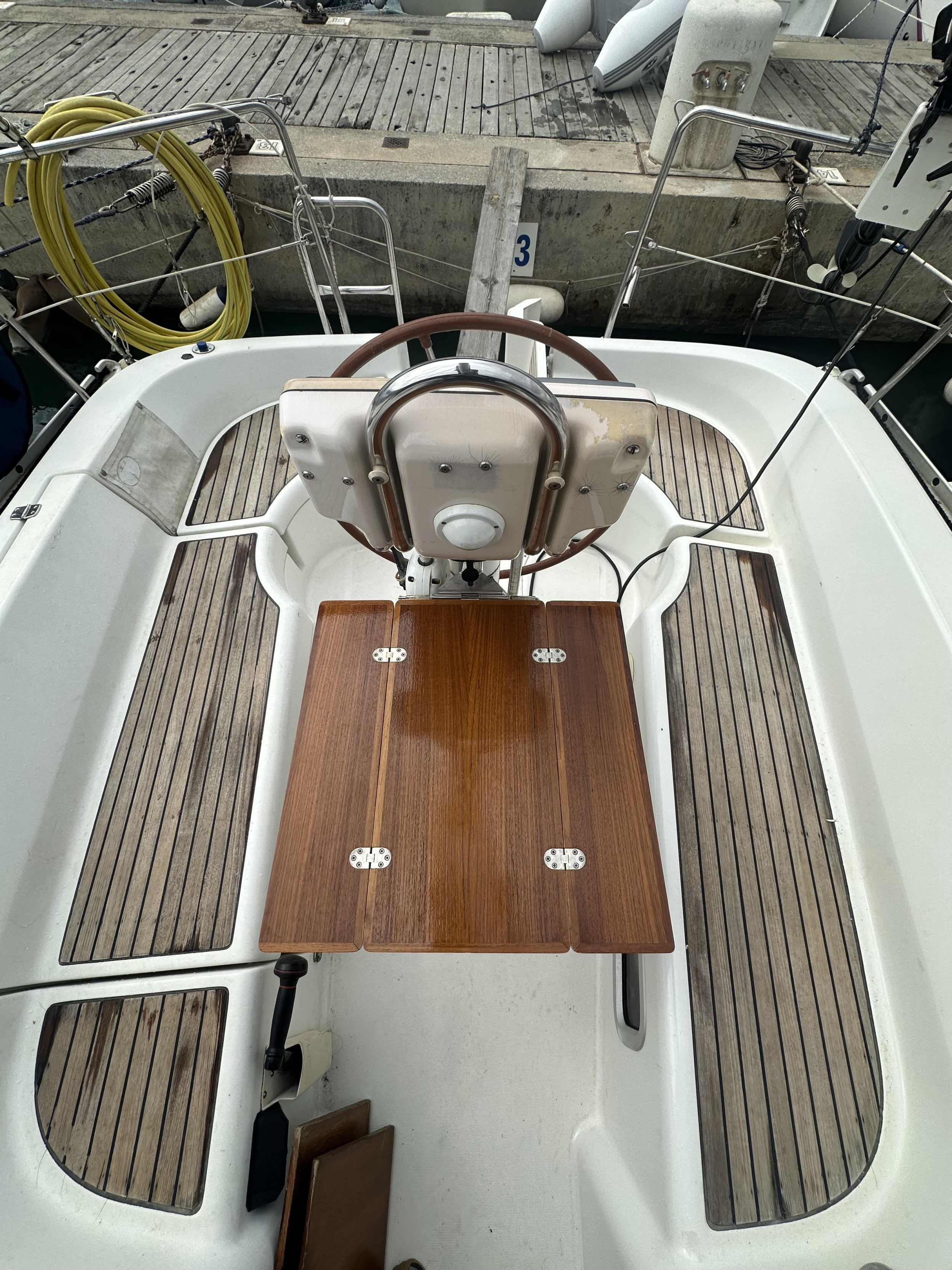 Oceanis 323 Clipper — photo 27